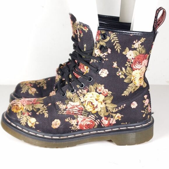 Dr. Martens Women's 11821 US7 Black Canvas Floral Lace Up Combat Boots - Picture 2 of 12